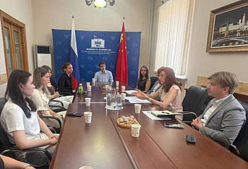 Студенты ВАВТ, обучающиеся в Китае по программам обмена, встретились с представителями Минэкономразвития России и Торгового представительства России в Китае